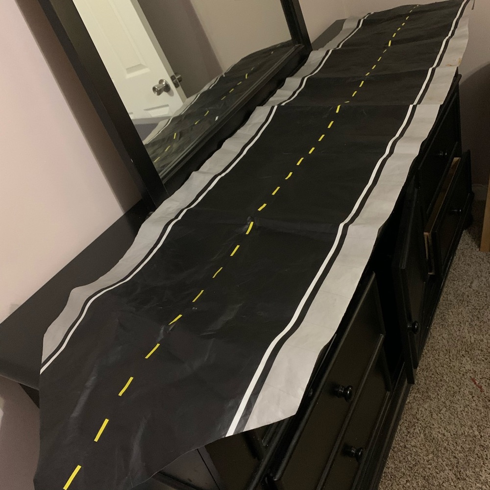 Table runner for birthday party